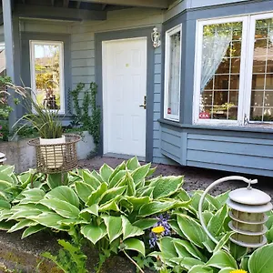 Bright Garden By Forest & Beach & Ubc Canada