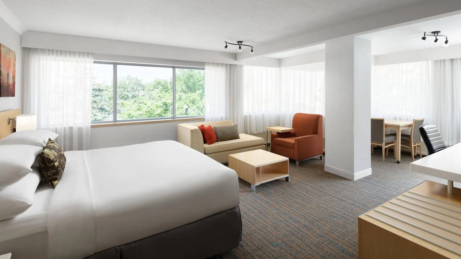 Delta Hotels By Marriott Calgary South 4*,  Canada